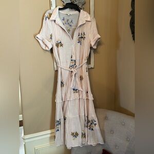 Chic Floral Maxi Dress - Cream and Blue